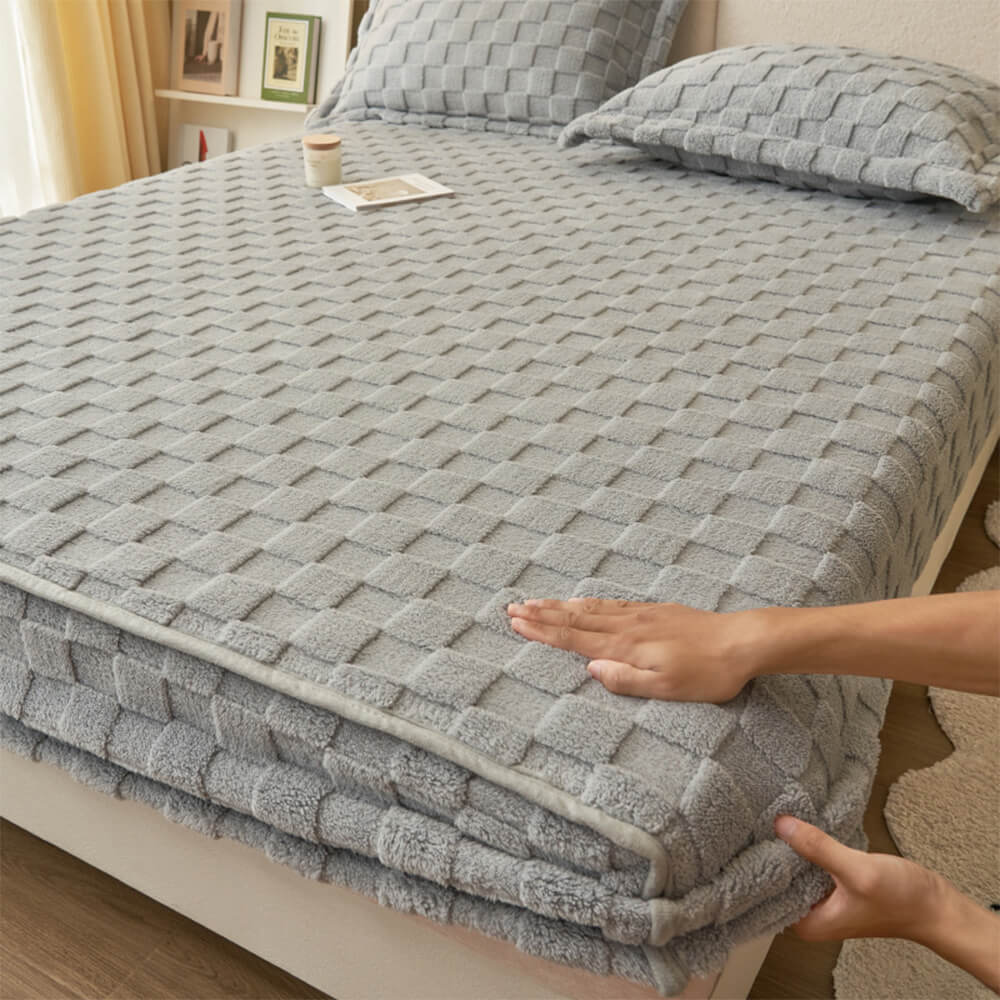 Checkerboard Plush Fitted Sheet Secondary image