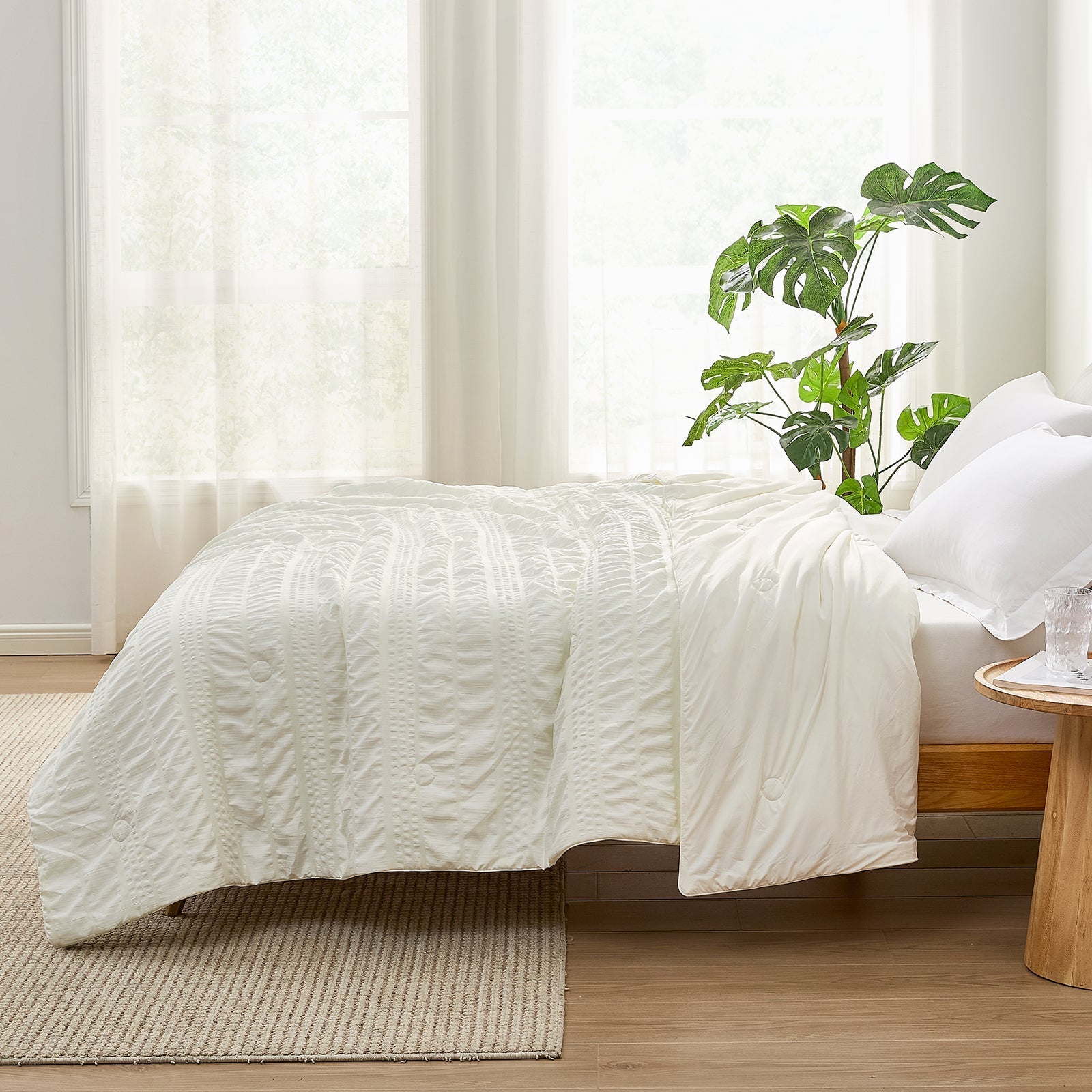 Seersucker Cooling Blanket Secondary image