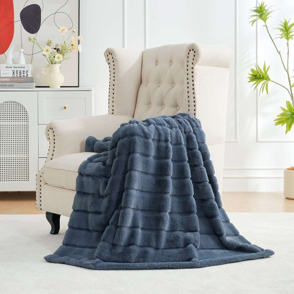 Comfy Cloud Faux Fur Throw
