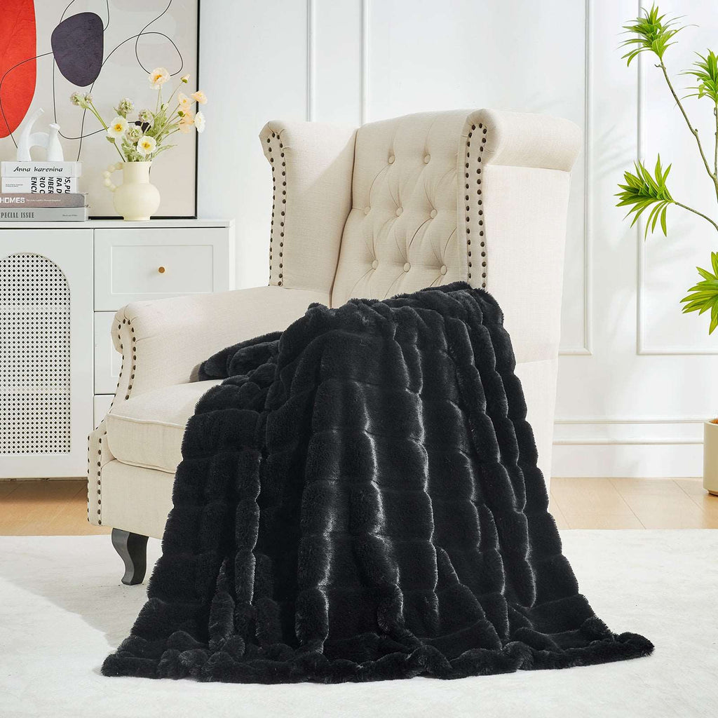 Comfy Cloud Faux Fur Throw