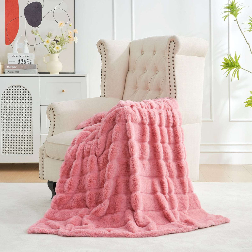 Comfy Cloud Faux Fur Throw