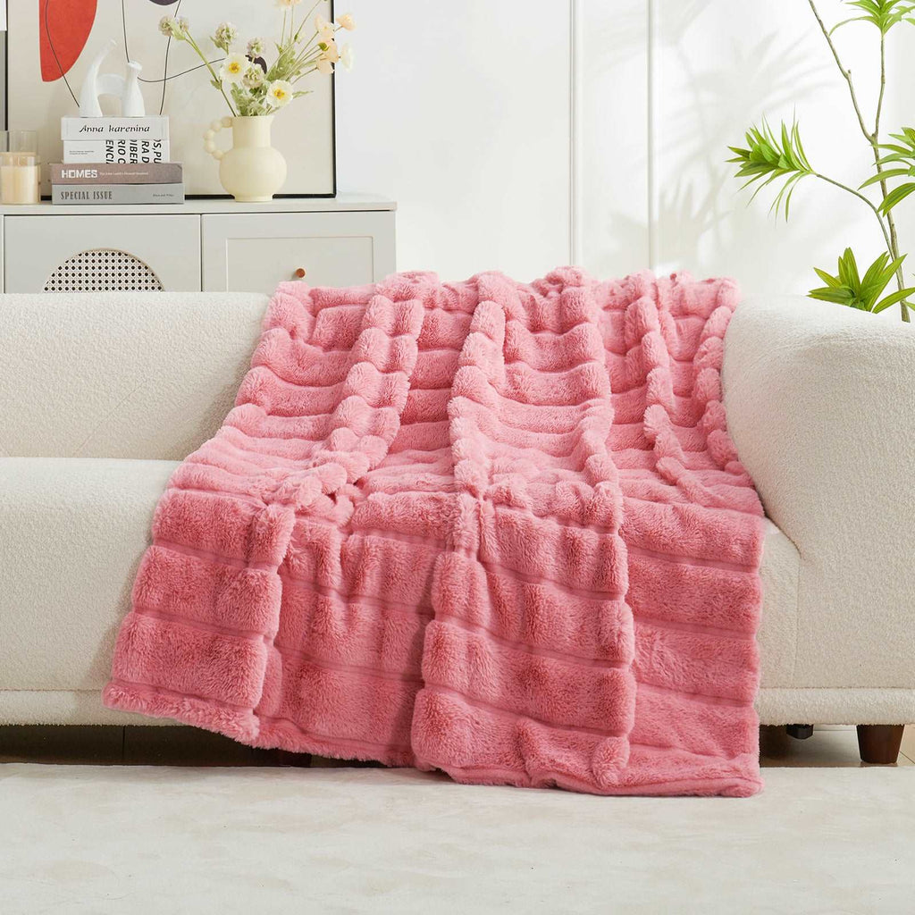 Comfy Cloud Faux Fur Throw