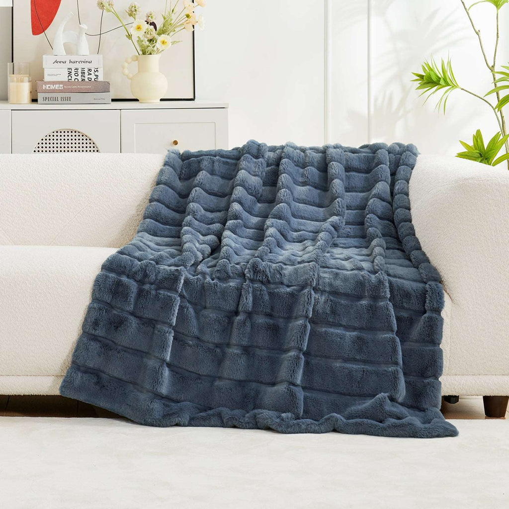 Comfy Cloud Faux Fur Throw