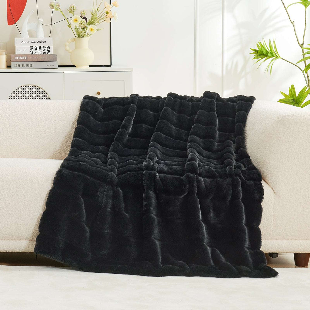 Comfy Cloud Faux Fur Throw