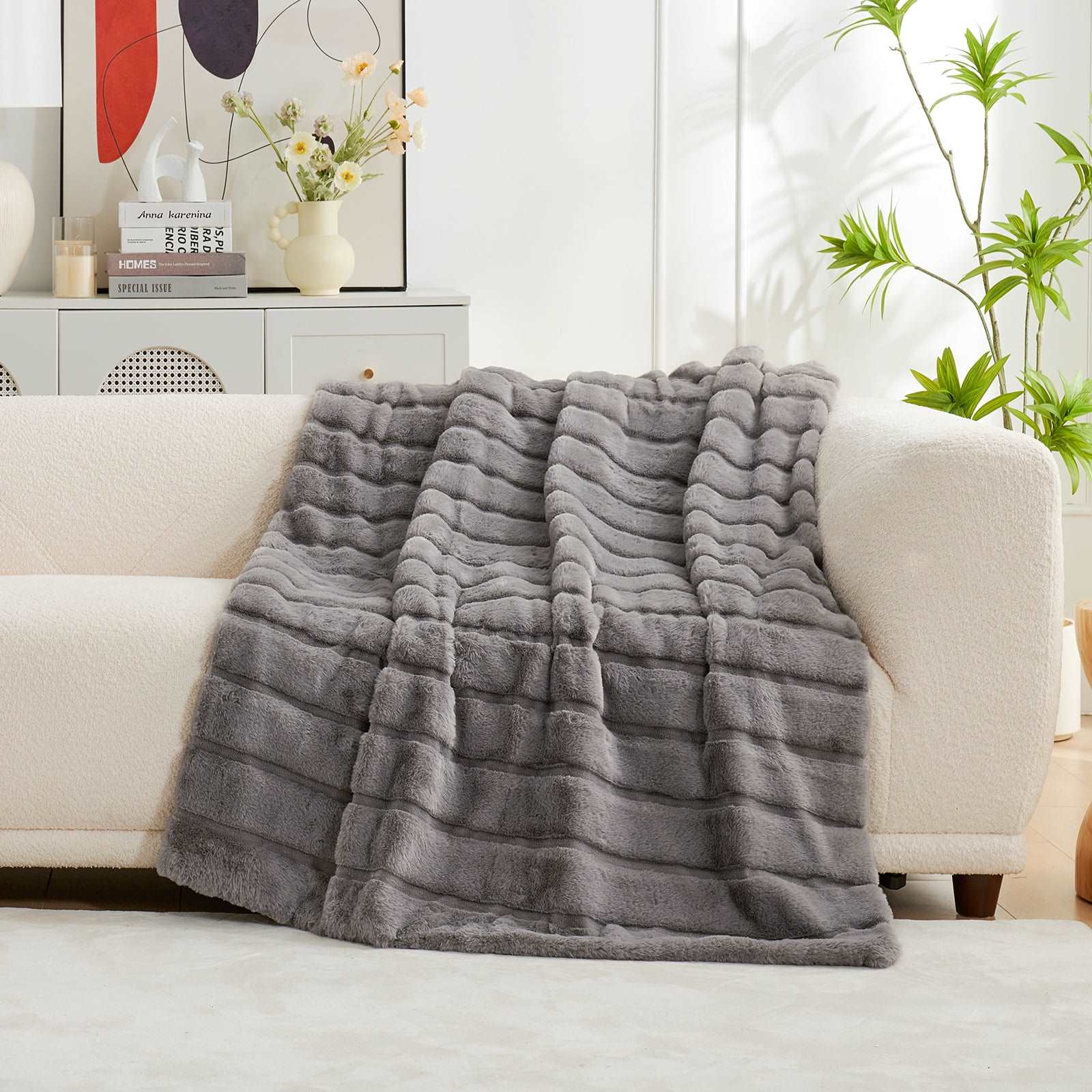Comfy Cloud Faux Fur Throw