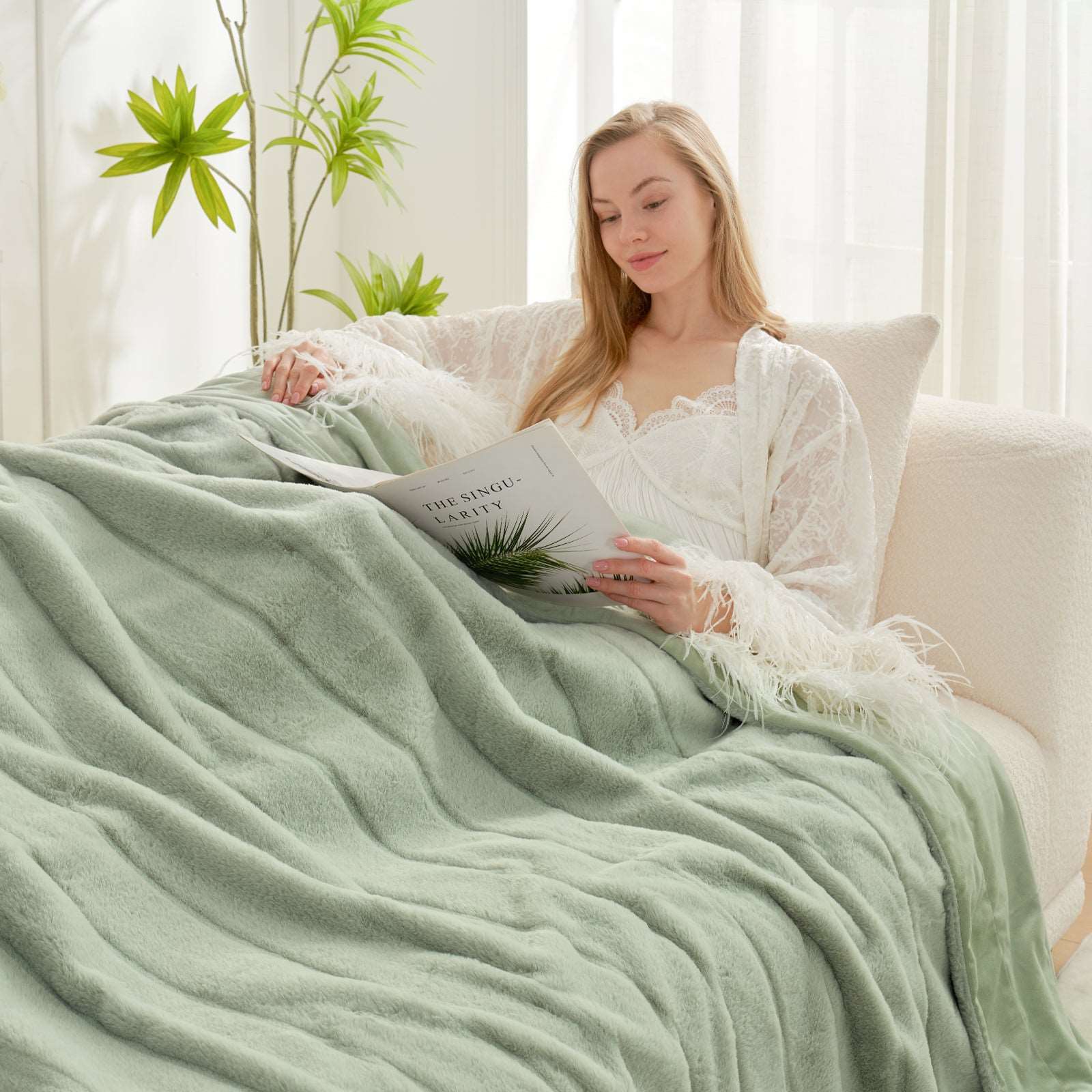 Comfy Cloud Faux Fur Throw