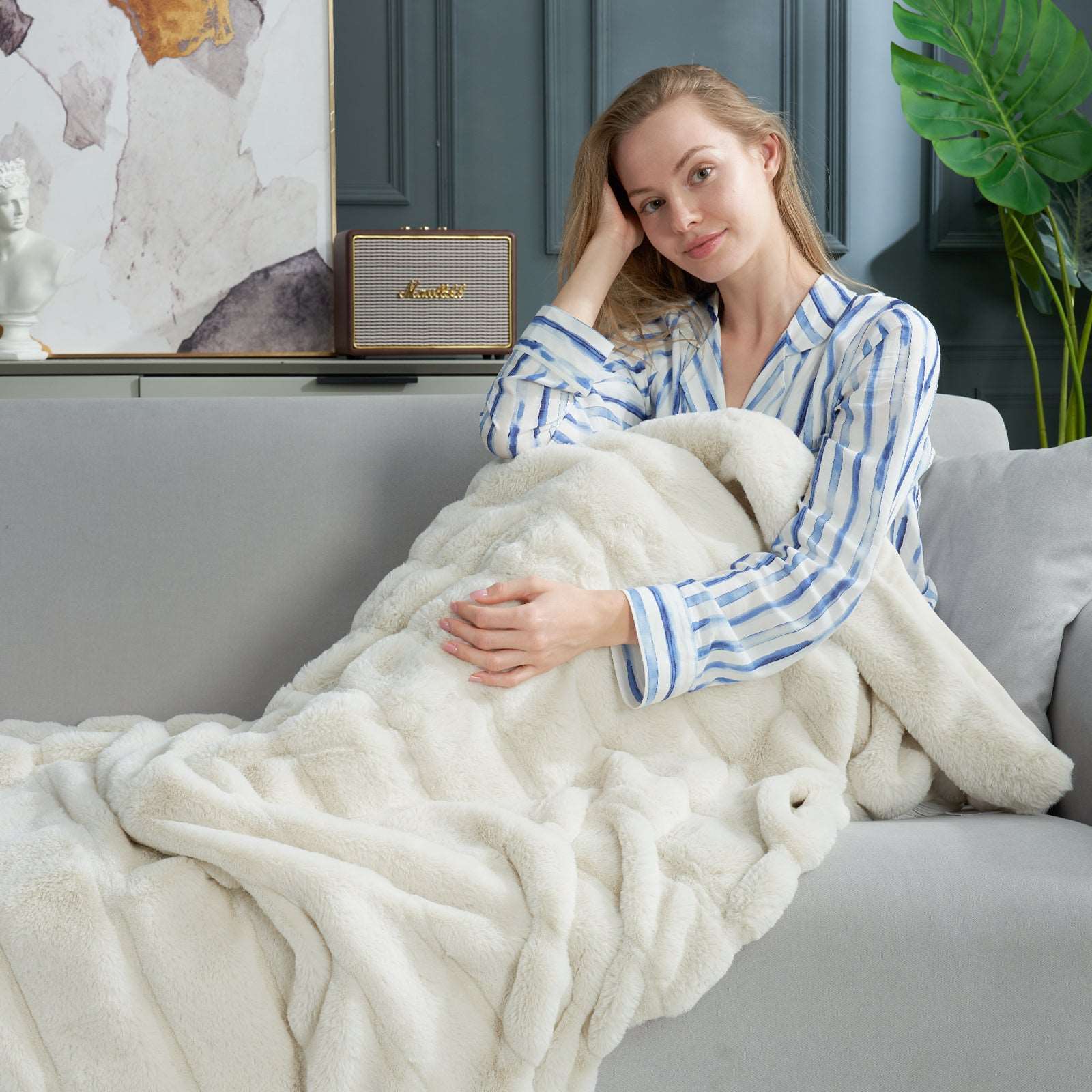 Comfy Cloud Faux Fur Throw