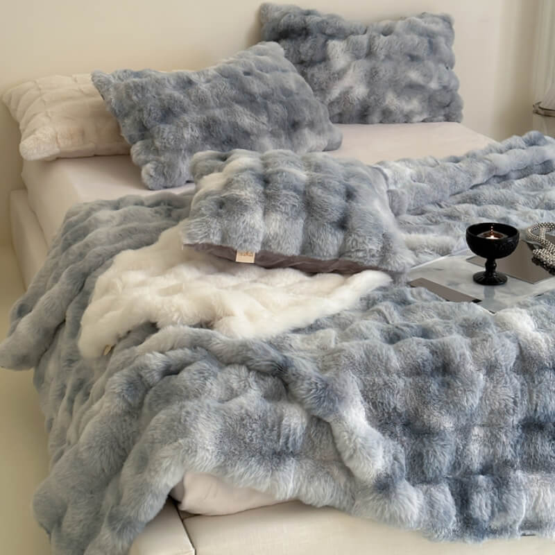 Faux Fur Luxe Blanket Secondary image